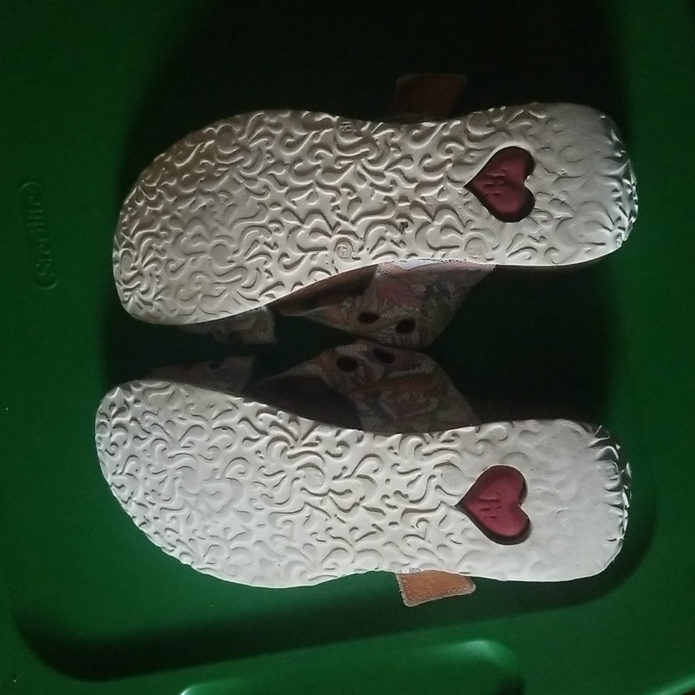 Think! Sandals - Picture 3 of 3